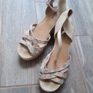 🌴 3/ $25 Lucky brand wedge espadrilles